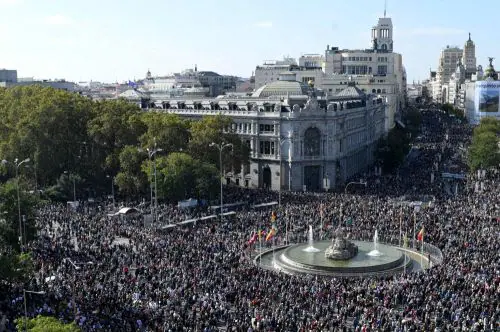 Madrid: Cientos de miles protestan contra los recortes en la sanidad pública